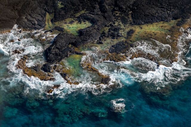 Big Island aerial - a symphony of colour, texture and beauty = pure magic.

Today we flew over the island with @maunaloahelitours with pilot James. WOW.

With @hawley_bay @ben_maclennan